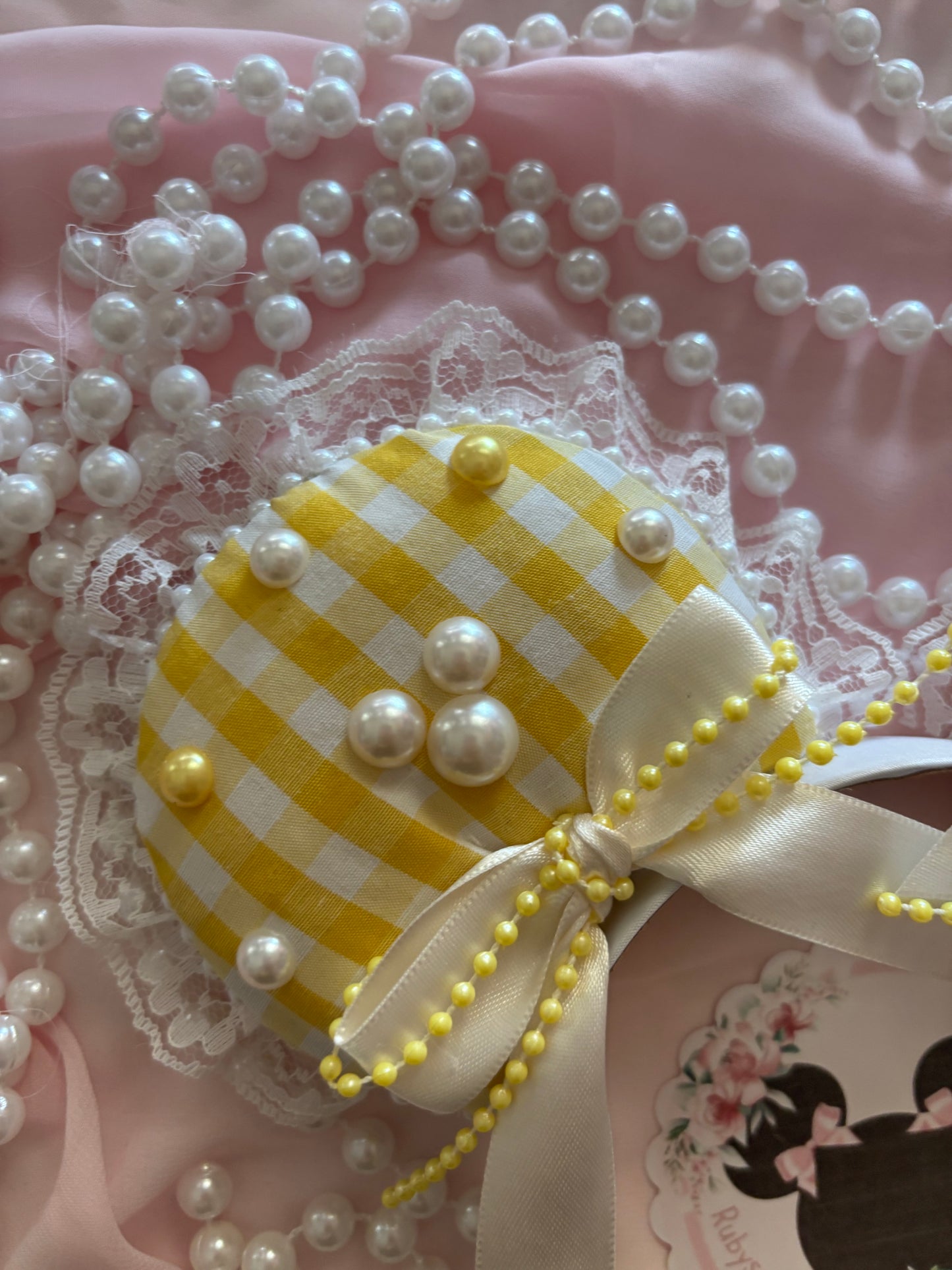 Honeycomb coquette mouse ears