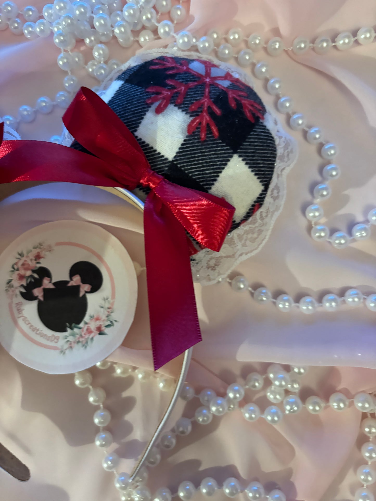 Red Robin mouse ears