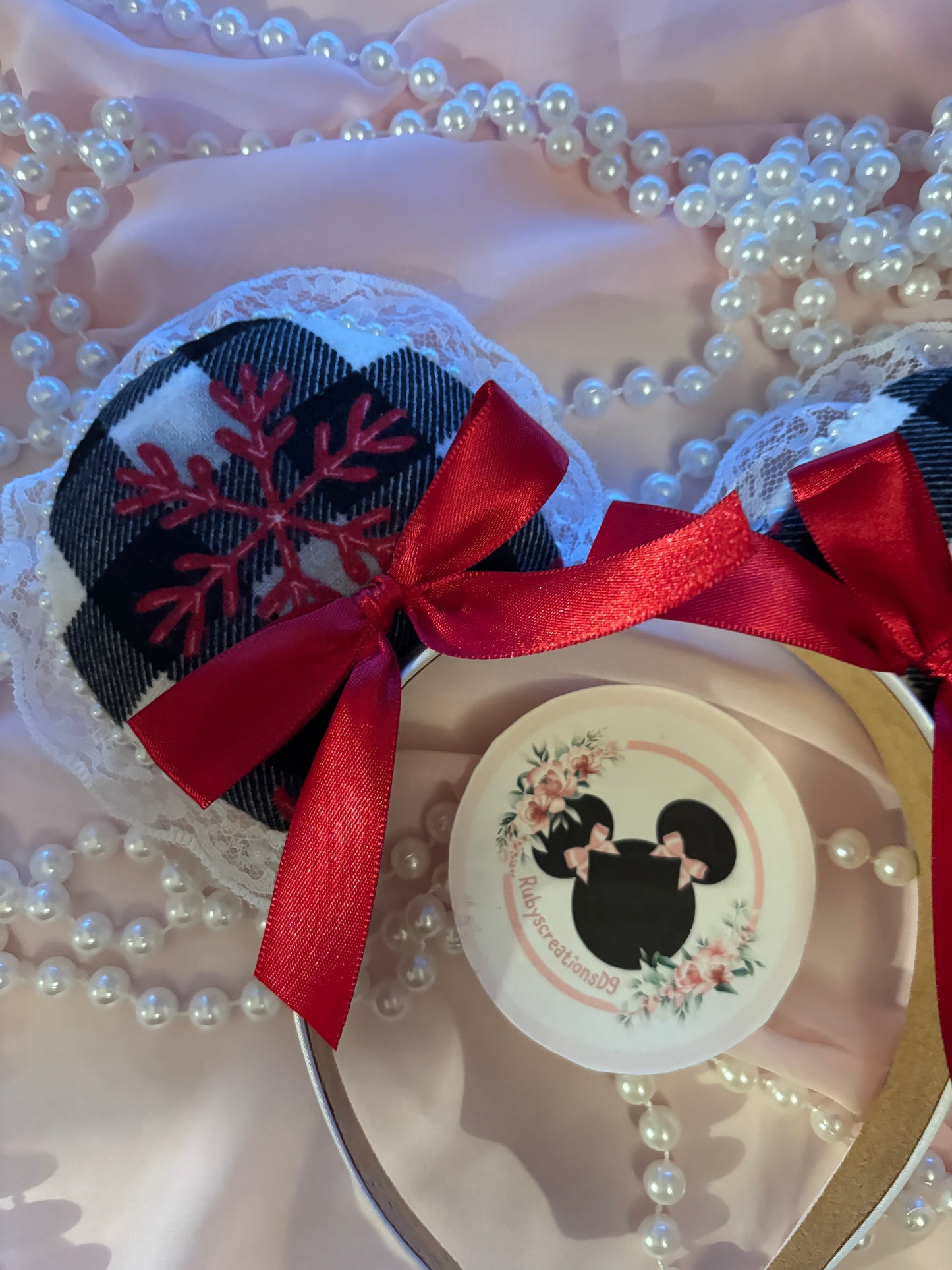 Red Robin mouse ears
