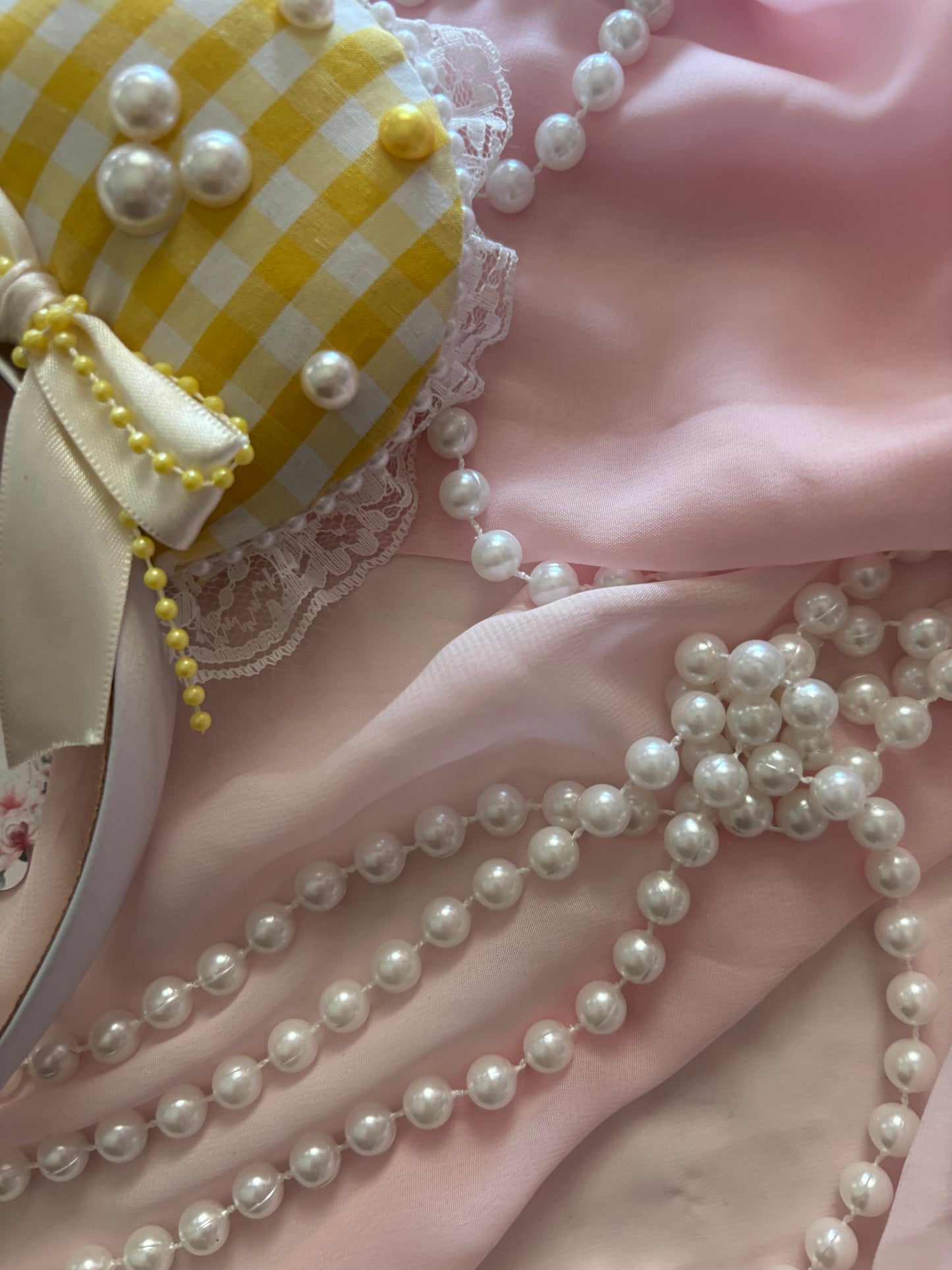 Honeycomb coquette mouse ears