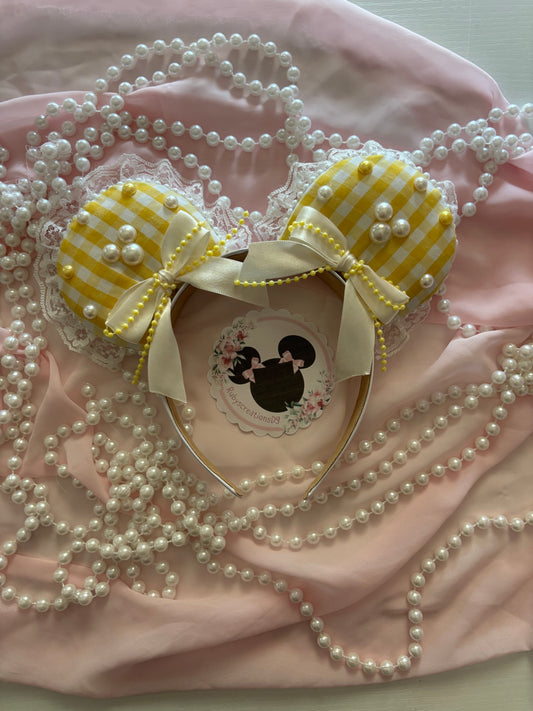 Honeycomb coquette mouse ears
